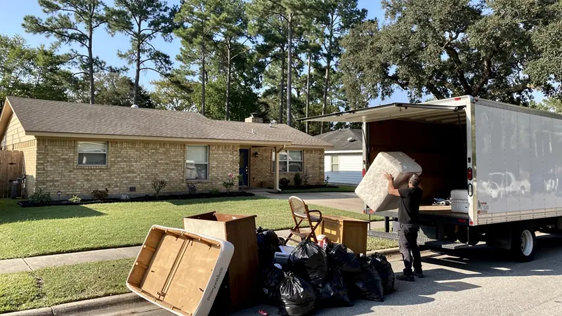 Curbside Junk Pickup in Spring, TX